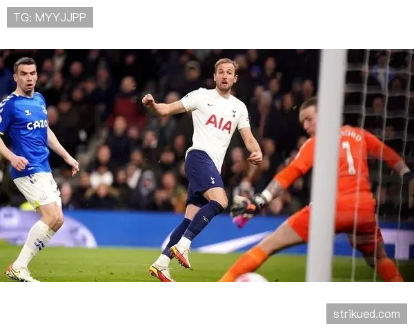 凯恩回撤组织与直塞穿透：进攻角色转型如何提升威胁？