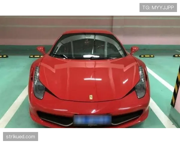 乔恩·琼斯训练完顺手买了辆法拉利当买菜车